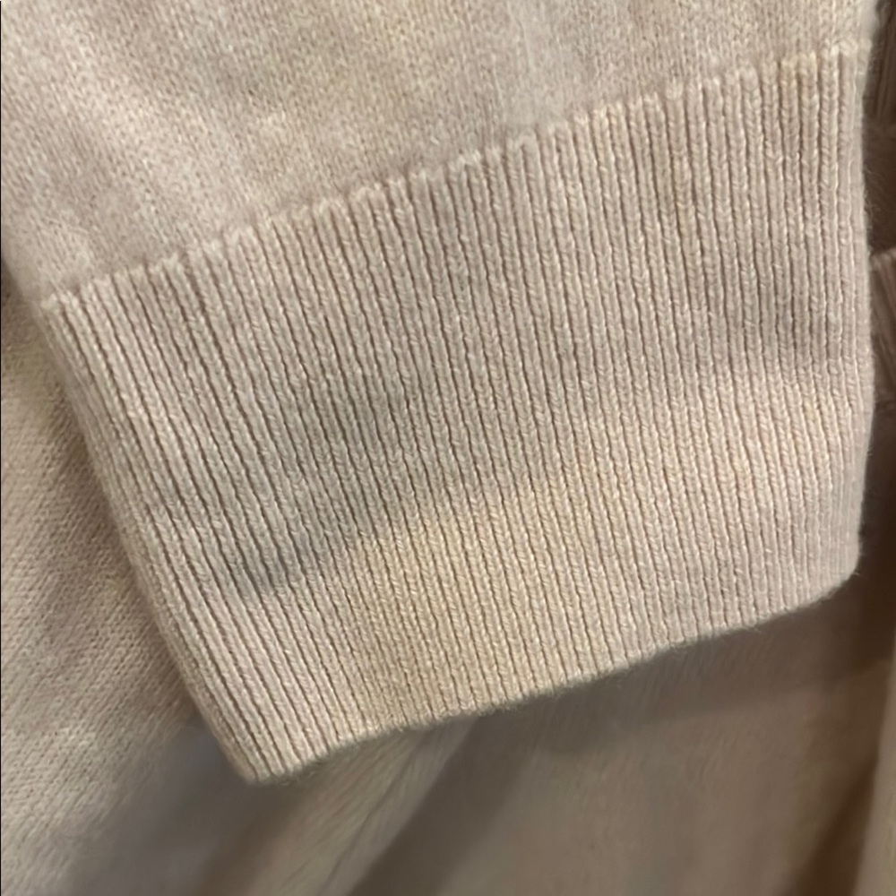 Uniqlo Cream Cashmere Crewneck Sweater - Picture 4 of 4